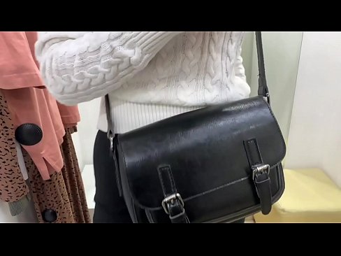 ❤️ 年轻婊子FeralBerry在试衣间用假阳具公开自慰 ❤ Porno fb❌️❤
